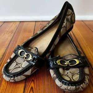 Women’s vintage Coach canvas signature logo loafers size 8.5